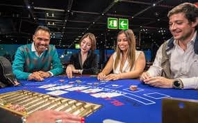Platform slotapk menyediakan sportsbook, kasino langsung, slot games, dan pasar esports